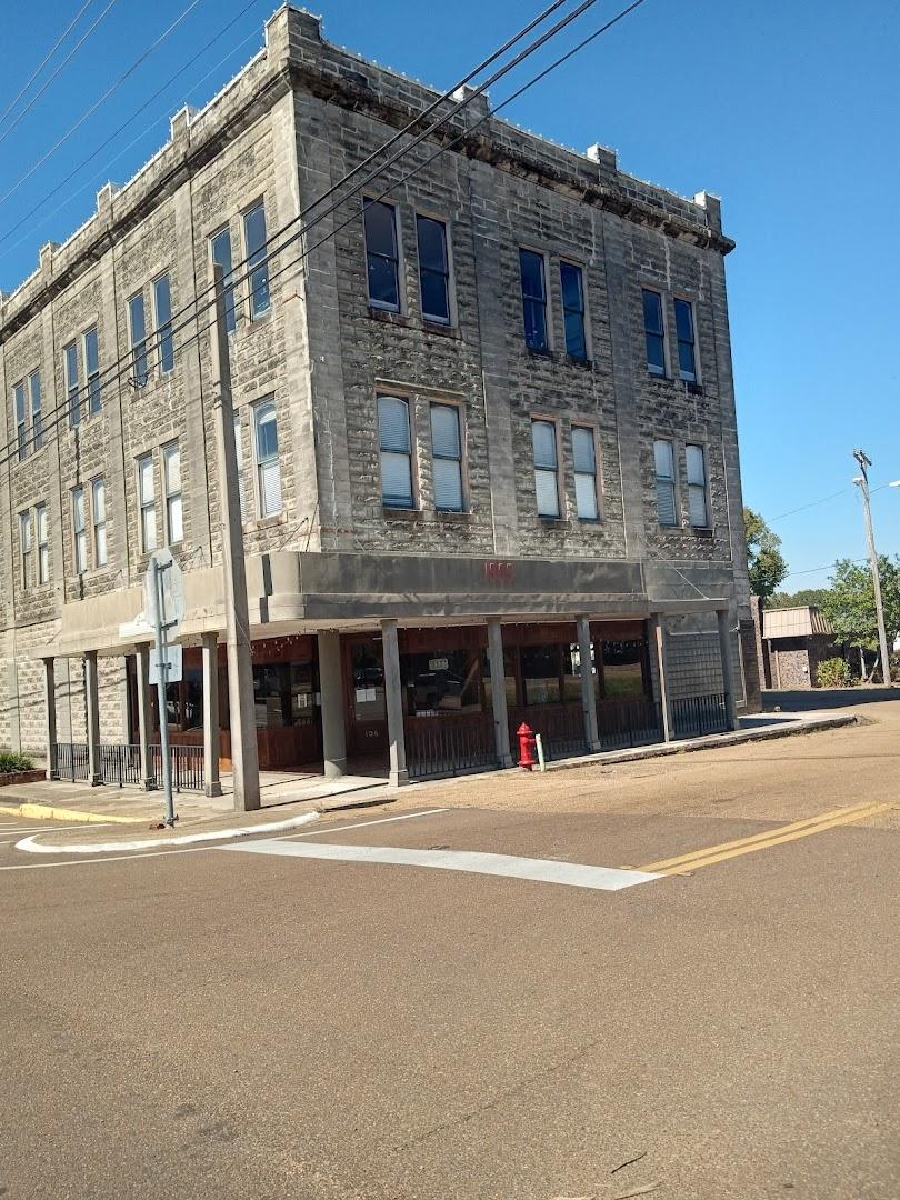 1905 Featuring Fox's Pizza Den & Southern Ground Coffee Bar